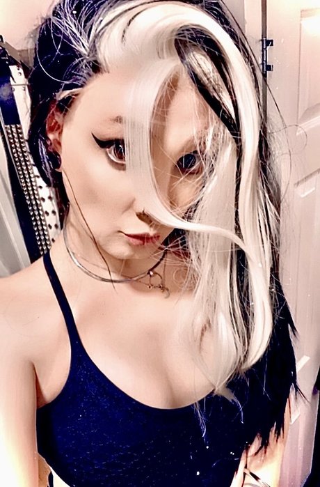 Naken lekkede OnlyFans-bilde av Pixie Riot