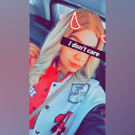 Naken läckt OnlyFans-bild av Royalteaa