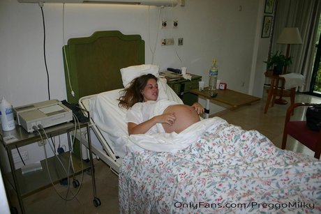 OnlyFans-model Emily Your Pregnant Neighbor 