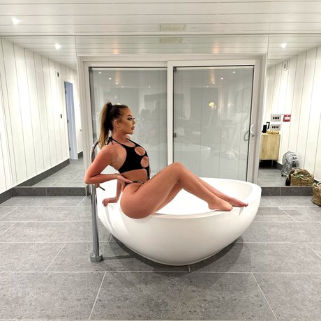 Naken lekkede OnlyFans-bilde av P 