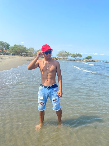 Naken lekkede OnlyFans-bilde av Roiber Top 10