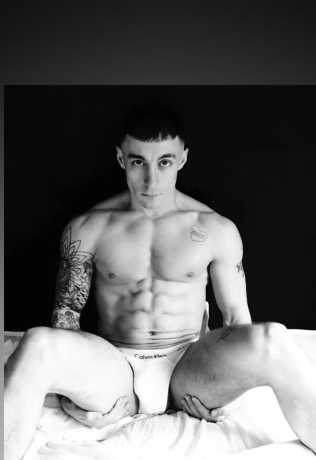 Naken lekkede OnlyFans-bilde av Milo Markx