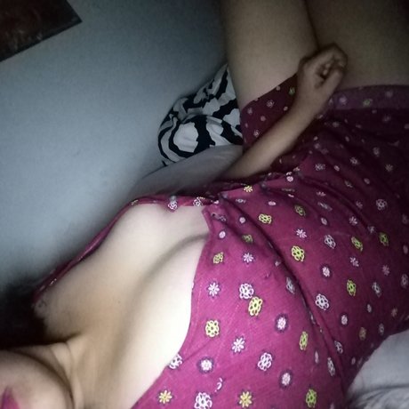 Alasti lekkinud OnlyFans-i pilt Lily