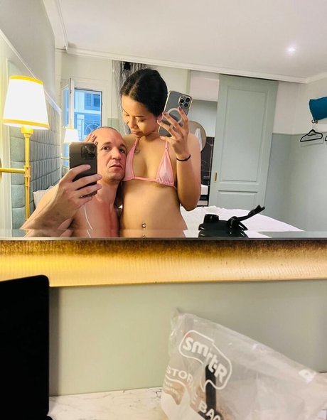 Foto desnuda filtrada de OnlyFans de Travelvids Xyz