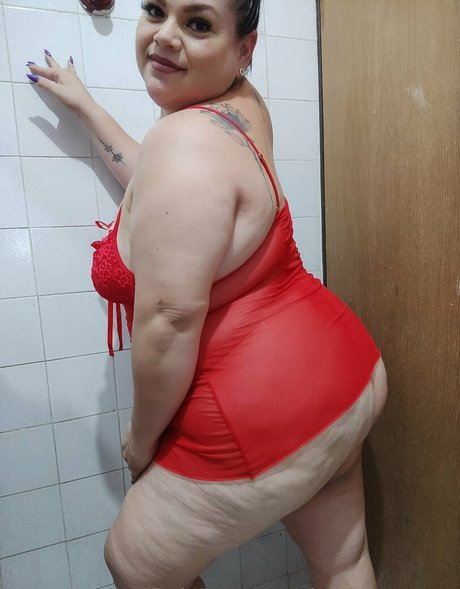 Naakte gelekte OnlyFans-foto van Hotjuicycurvy