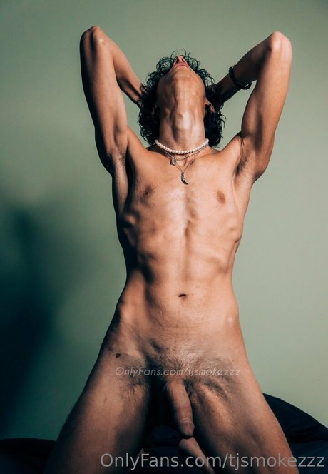 Nahá fotka uniklých OnlyFans od Tjsmokezzz