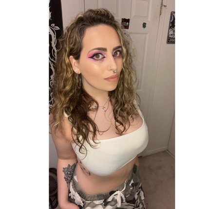 Alasti lekkinud OnlyFans-i pilt Danilou