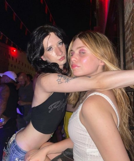 Nacktes geleaktes OnlyFans-Foto von Cherry Darling