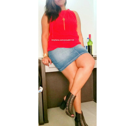 Alasti lekkinud OnlyFans-i pilt Priyablr123