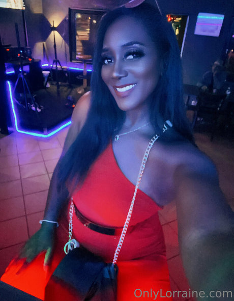 Naakte gelekte OnlyFans-foto van Mslorraineldn