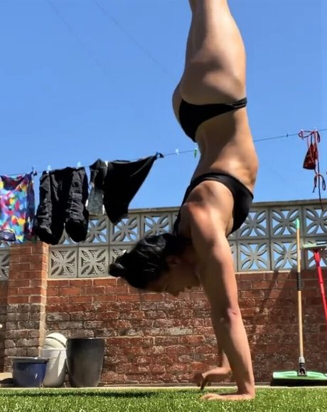 Naken läckt OnlyFans-bild av Alice Tai