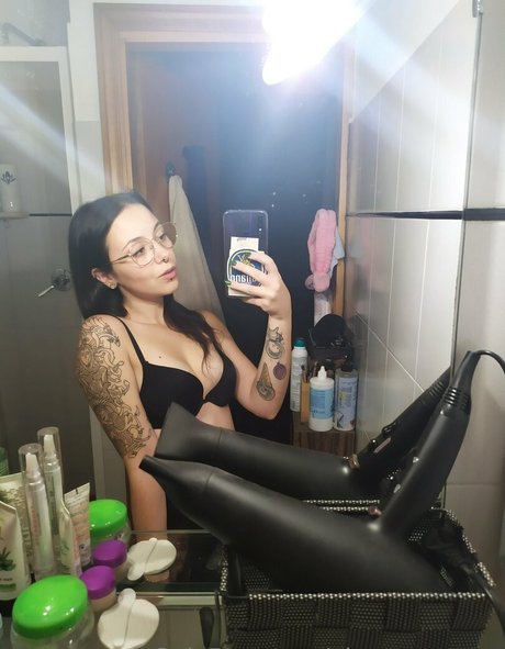 Nacktes geleaktes OnlyFans-Foto von Alucarynmoon