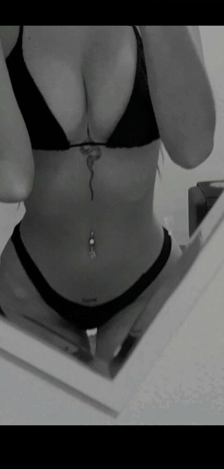 Naken lekkede OnlyFans-bilde av Oliveiiranatt