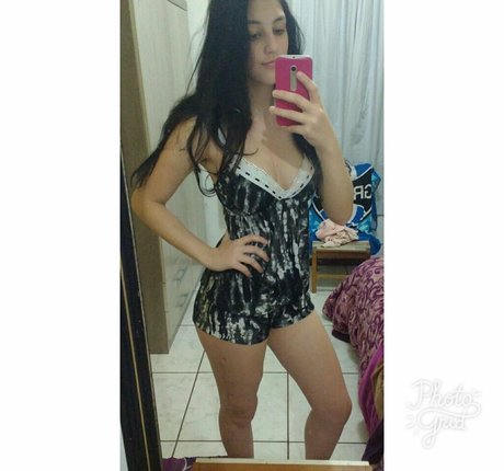 Alasti lekkinud OnlyFans-i pilt Feehsantuuhs