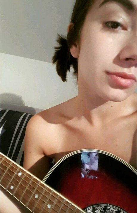 Naakte gelekte OnlyFans-foto van Miss Mikkaa