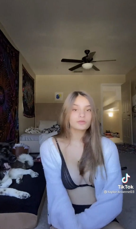 Alasti lekkinud OnlyFans-i pilt Taylor Brianne