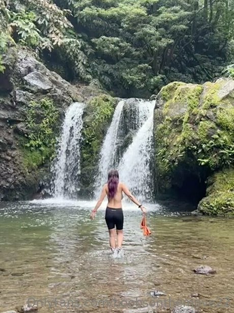 Alasti lekkinud OnlyFans-i pilt Boobsonthemove22