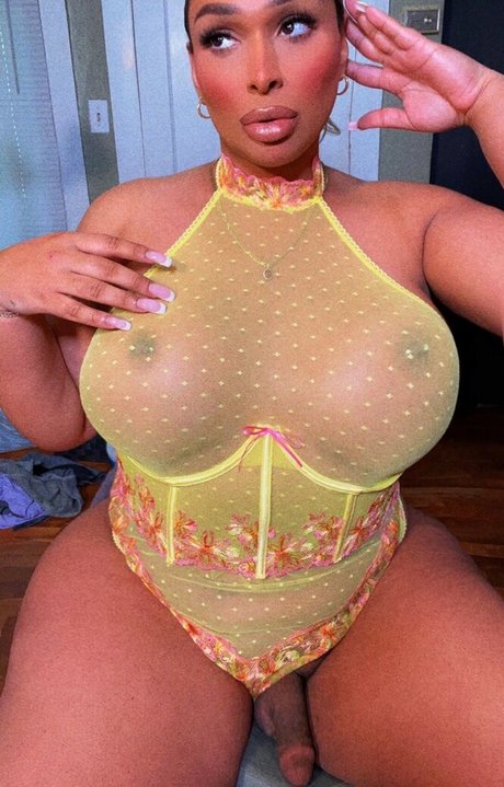 Alasti lekkinud OnlyFans-i pilt Tsnatalee