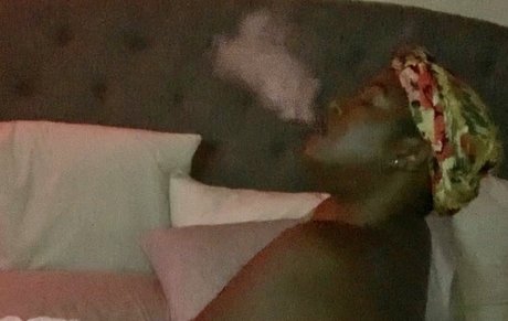 Naken läckt OnlyFans-bild av Princess Kush