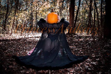 OnlyFans-model  Dirty Curvy Waifu 