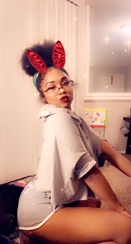 Nahá fotka uniklých OnlyFans od Cyn After Dark