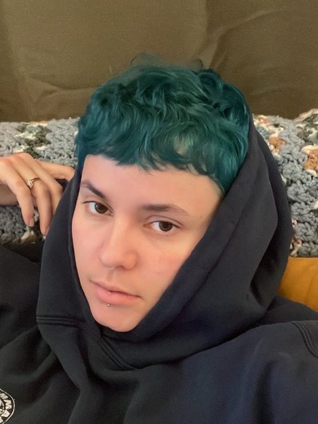 Alasti lekkinud OnlyFans-i pilt Ash