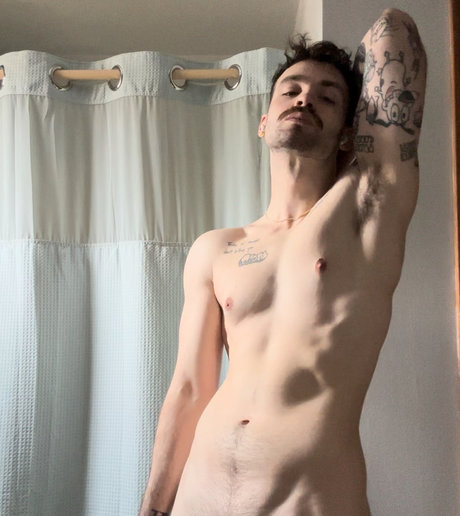 Foto di nudo di fuga di OnlyFans di B