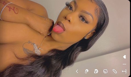 Nahá fotka uniklých OnlyFans od Chynathebody