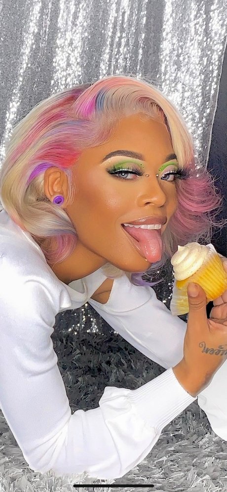 Naakte gelekte OnlyFans-foto van The Black Sheep