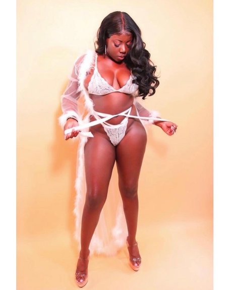 Nacktes geleaktes OnlyFans-Foto von Shaniqu321