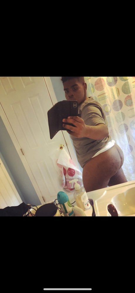 Naken lekkede OnlyFans-bilde av Deepthroatrell