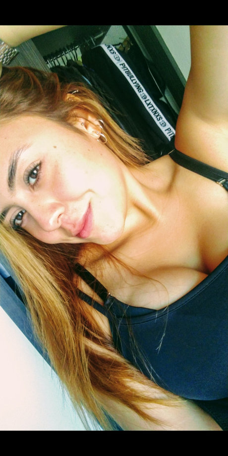 Mona OnlyFansリークヌード写真