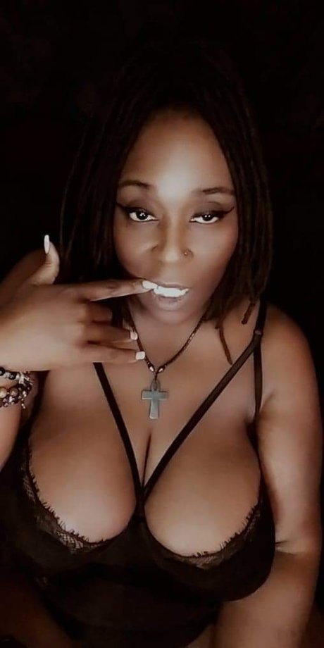 Nahá fotka uniklých OnlyFans od Queen The Tease