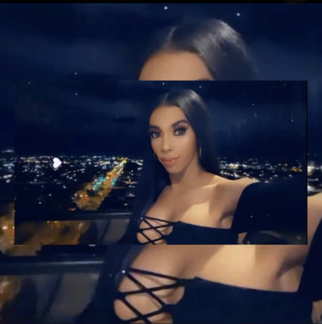 Naken läckt OnlyFans-bild av Dominatrix Top