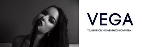 Naken läckt OnlyFans-bild av Dominatrix Vega Dumont