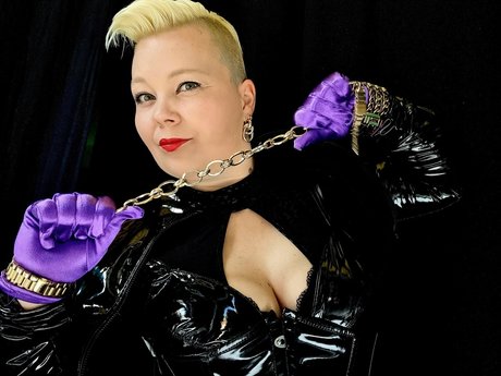 Naakte gelekte OnlyFans-foto van Domina Lady Susan Berlin