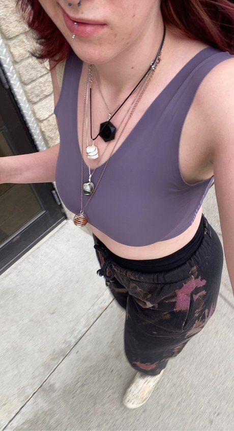 Naken lekkede OnlyFans-bilde av Quinn Sinz