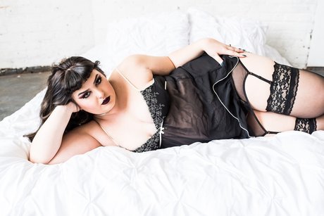 Alasti lekkinud OnlyFans-i pilt Eliza Von Trapp