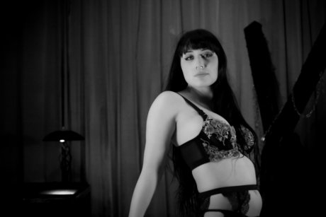 Naakte gelekte OnlyFans-foto van Queen Daeva