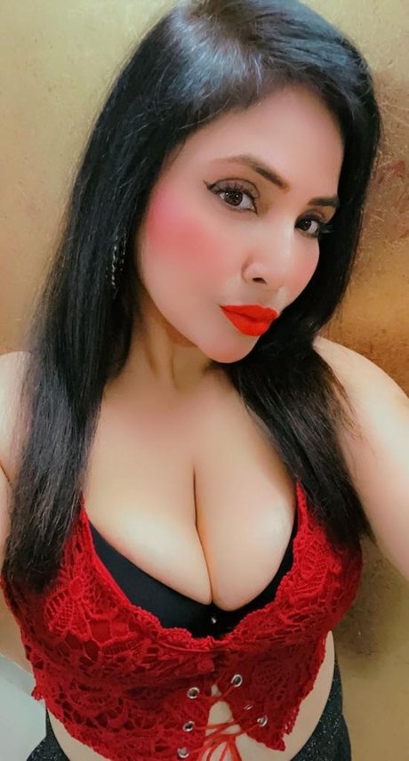 Photo nue de fuite OnlyFans de Rajsi Verma