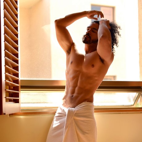 Naken lekkede OnlyFans-bilde av Dominiq Romero