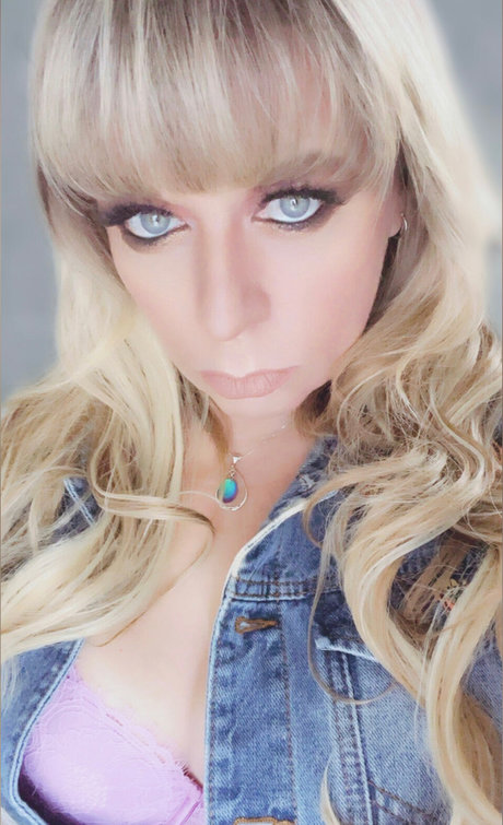 Nahá fotka uniklých OnlyFans od Desiree