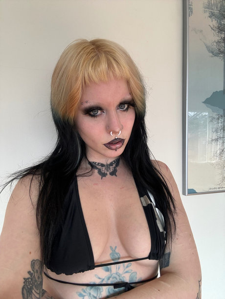 Naken lekkede OnlyFans-bilde av Baby Lux