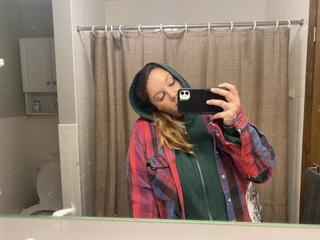 Alasti lekkinud OnlyFans-i pilt Radixjewel