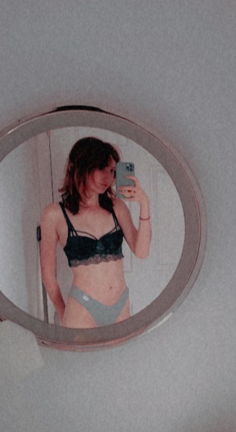 Обнаженная фотография утечки OnlyFans от Ev Bunny