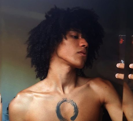 Alasti lekkinud OnlyFans-i pilt Ricardo Magalhes