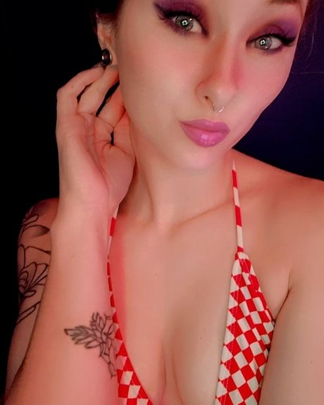 Nahá fotka uniklých OnlyFans od Raya Willow  