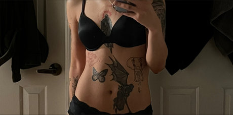 Alasti lekkinud OnlyFans-i pilt Rayanna