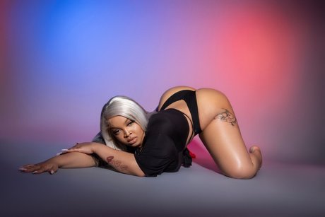 OnlyFans-model Honeys Hideout 