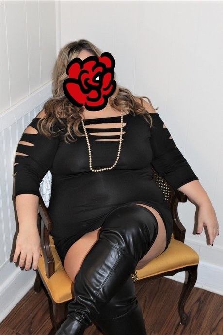 Nahá fotka uniklých OnlyFans od Raven Devilles Teaser Page